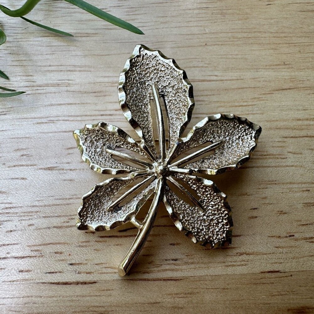 Vintage Sarah Coventry Brooch Pin 2 Inch Maple Leaf Gold Tone Signed MCM Nature